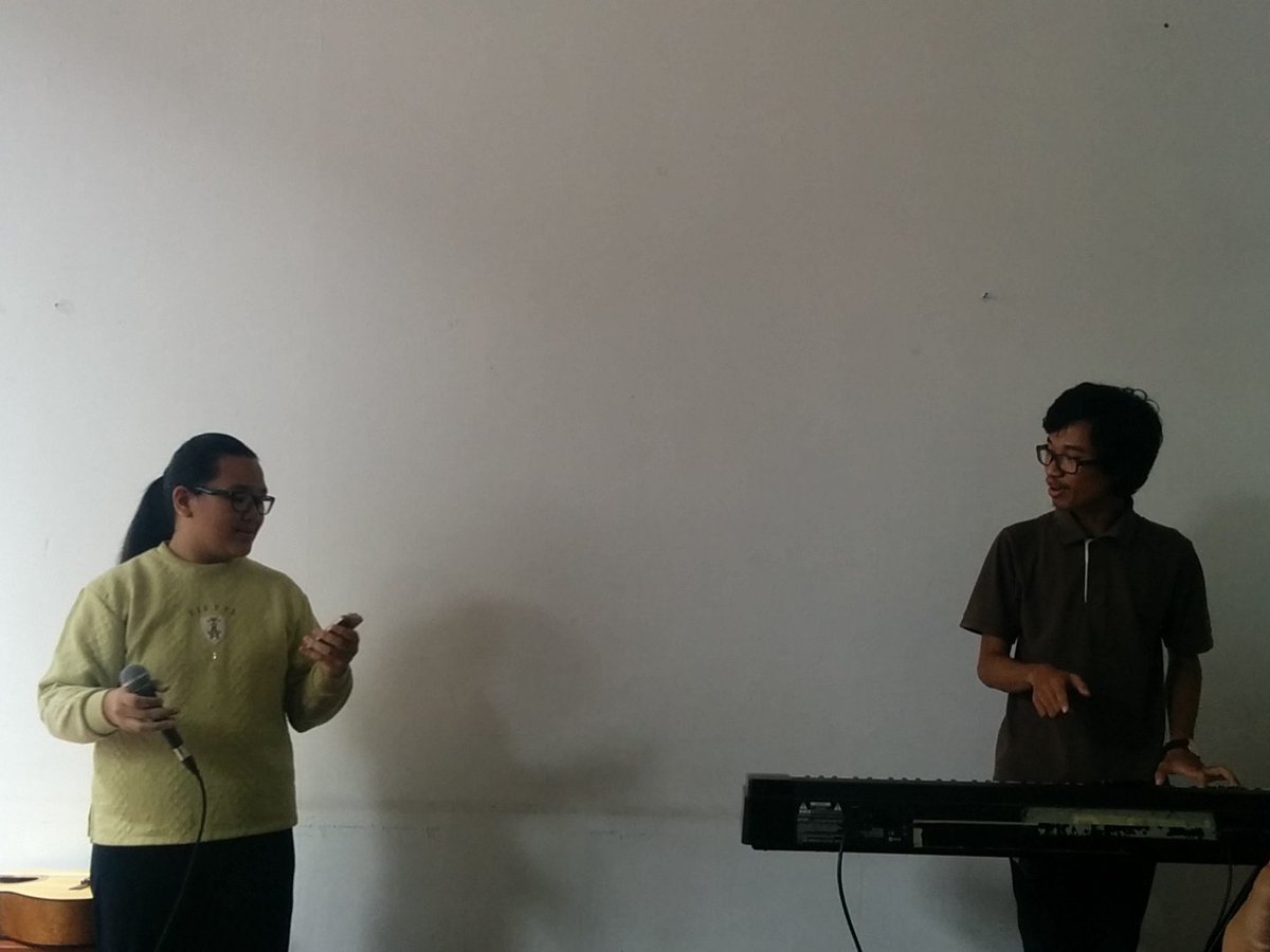 asciipella's tweet photo. Sobari Teardrop udah mulai😺 Lagu pertama Bahasa Kalbu akan dinyanyikan oleh Glory-Arfi. Yuk galau bareng di Belyosh😂 https://t.co/xQPoLOUj0j