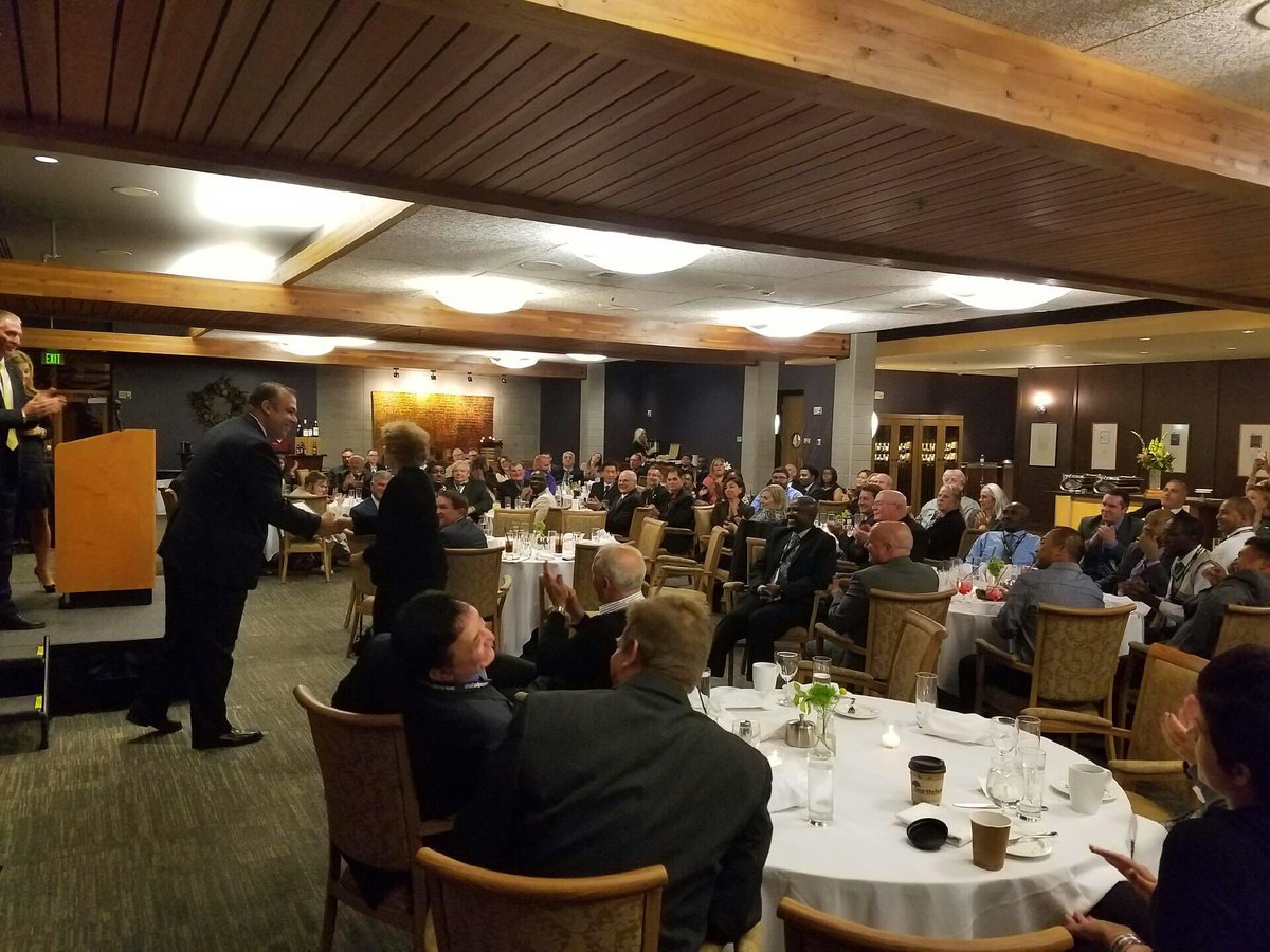 nicob03's tweet photo. ABG Seattle - celebrating the people who make US special! #abgpride16 @GoAvisBudget https://t.co/IaQ1oD6rkR