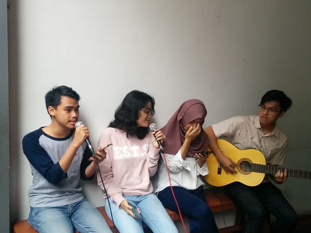 asciipella's tweet photo. Lagu berikutnya Lost Star dibawakan oleh Nay-Cyndes-Alif-Stephen !😂 https://t.co/YuQIkzdeed