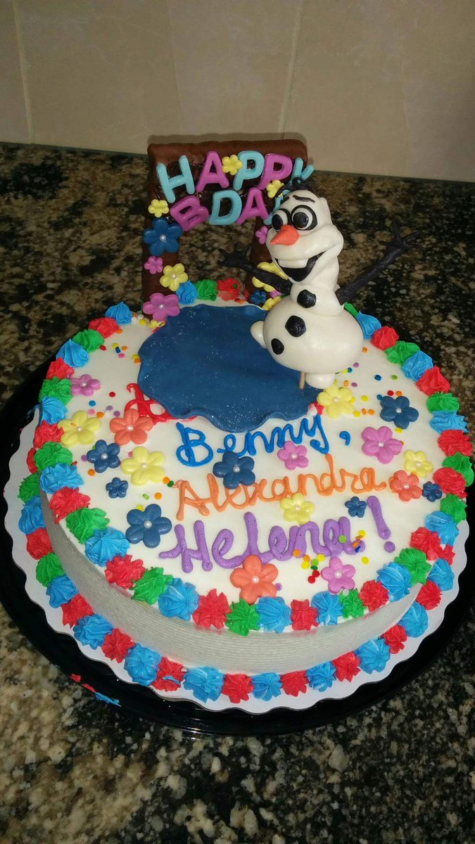 timciska's tweet photo. Olaf made of fondant not snow? https://t.co/gLeNAaMUb2