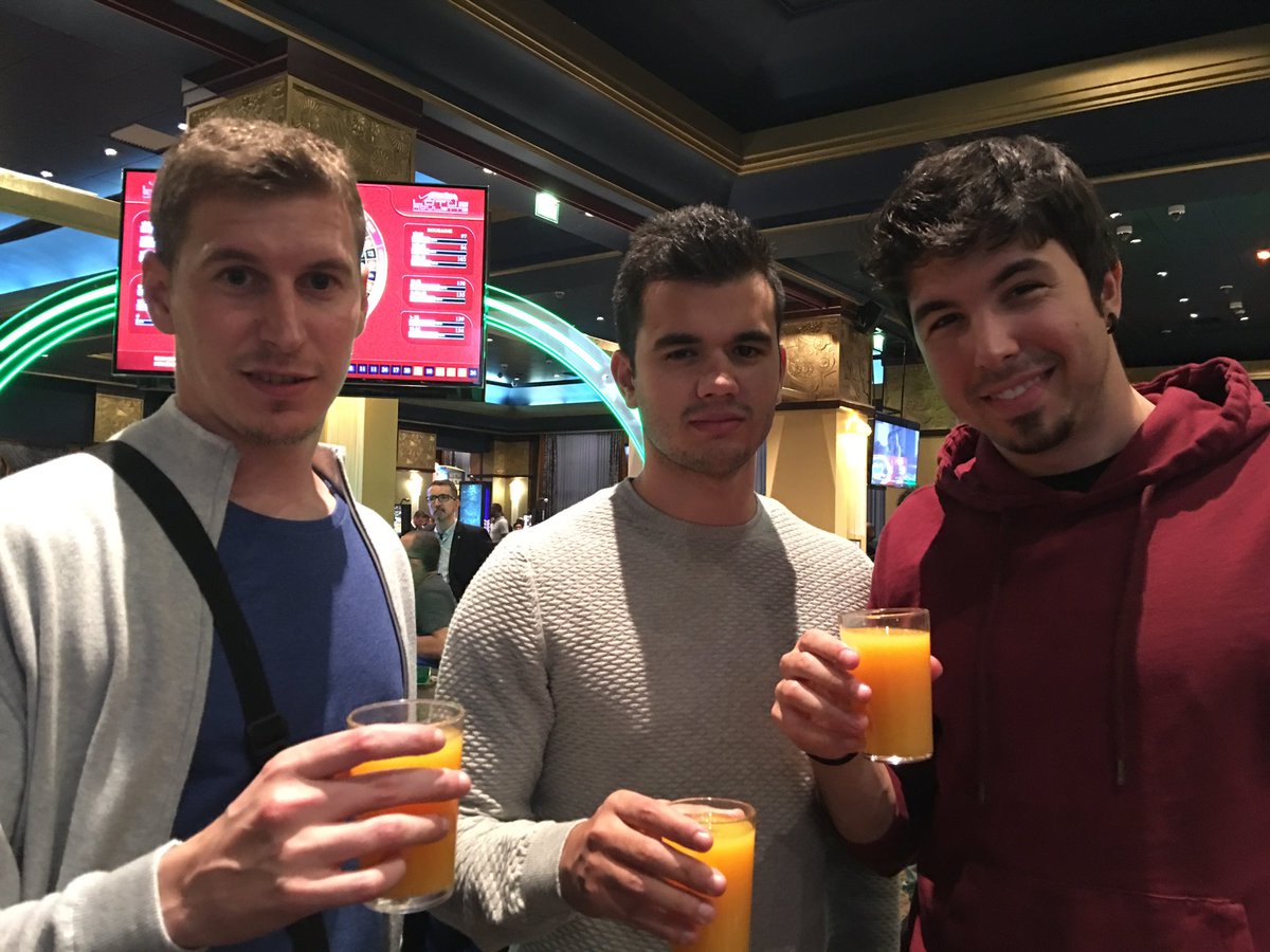 WillyrexYT's tweet photo. Buenoooos diaaaas!! Aqui desayunando un zumitooo @bysTaXx @PokeR988HD https://t.co/eTv7zUnMum
