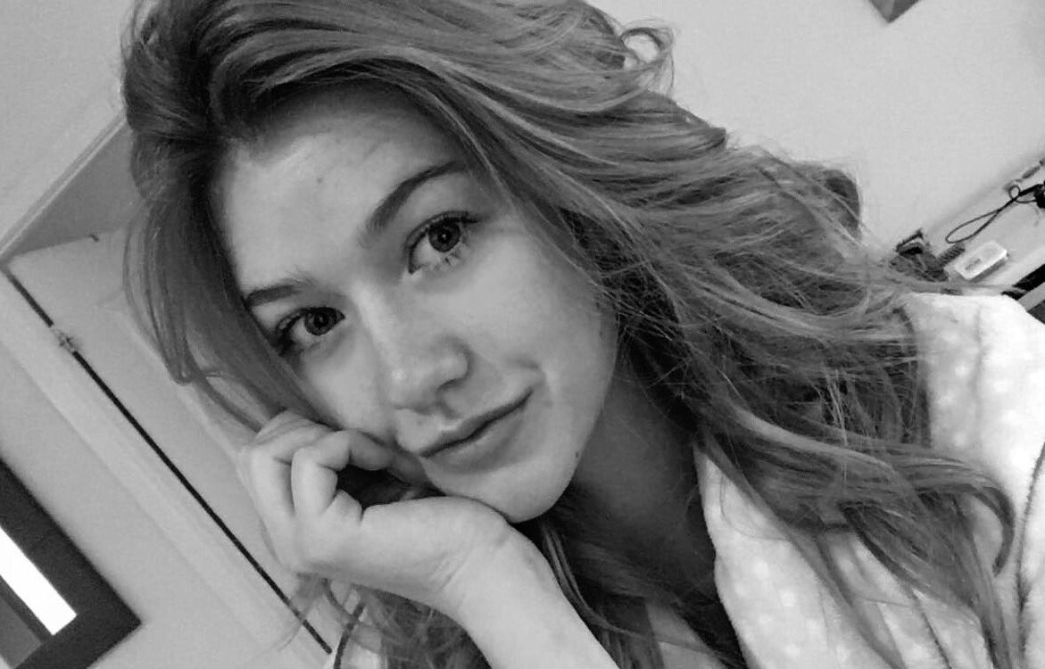 Kat_McNamara's tweet photo. Morning, luvs! I'm taking over the @SeventeenLatin Instagram for the day! Check out their account to follow along! #SeventeenxKat https://t.co/jT7eCs0DrF