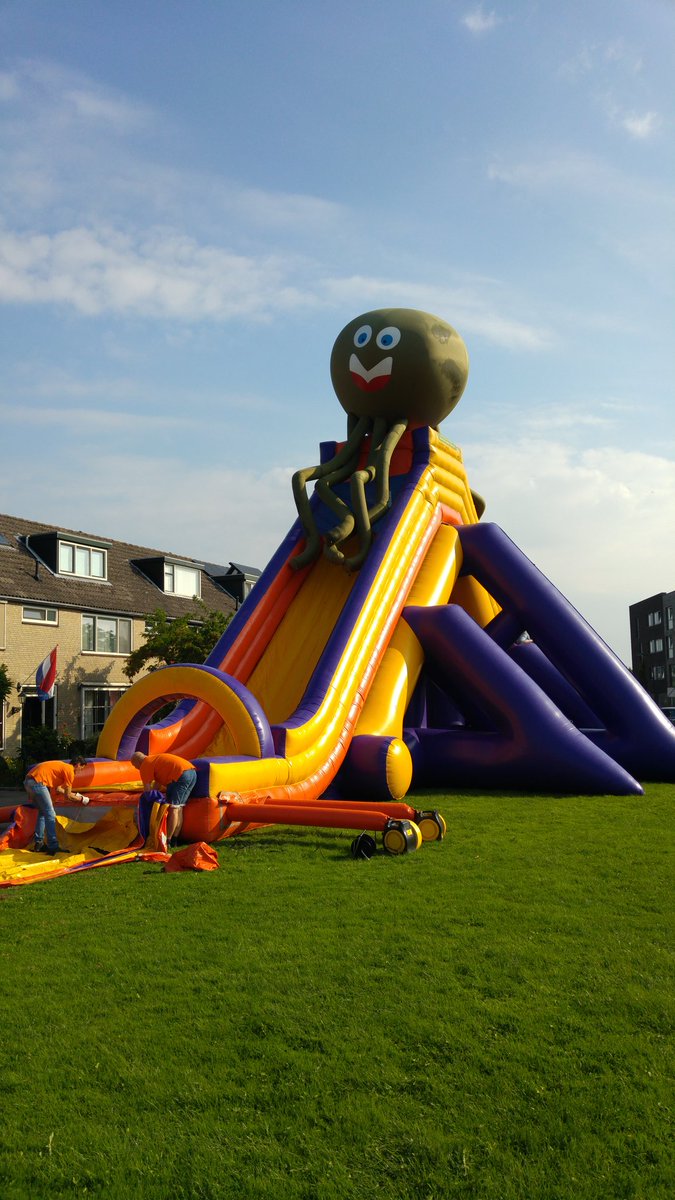 oranjecomite_eu's tweet photo. Over een uurtje gaan we lekker springen,  kom in je zwembroek. Dank weer aan @RaboGHN en de maatschappelijke stagiairs van @Schoolbaan https://t.co/qm3miaZKFd