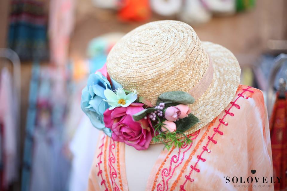 Detalles, diseño, moda..
<a href="/SoLovelyPopUp/">So Lovely</a> son las referentes creando #EspaciosBonitos y serán las encargadas del Racó del mercat de tendències