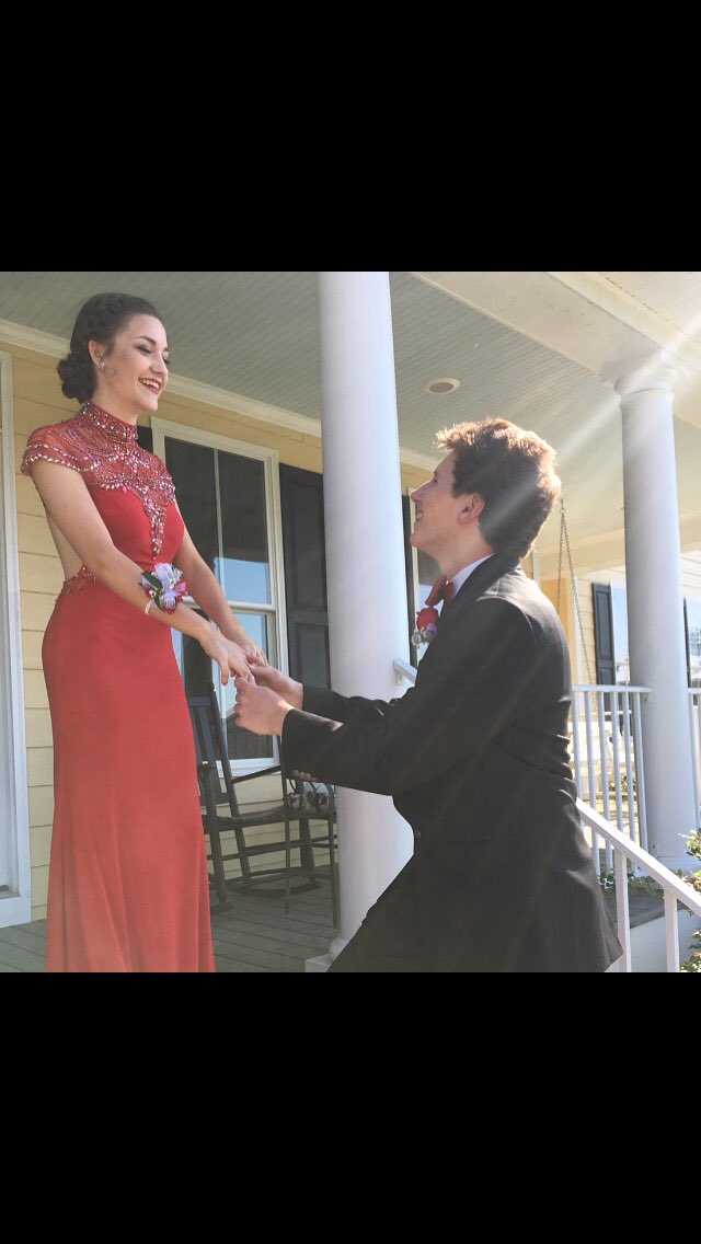 12Anunn's tweet photo. Happy birthday to my best friend and #1 fan 😛😛 #only17 #not18yet #ily https://t.co/cCIVIAgsy0