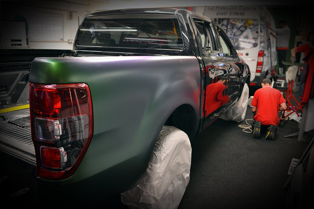 ReformaUK's tweet photo. The wrap is coming along on our project using new Avery ColourFlow materials. This one's "Jungle Green" #reformauk @ADgraphics_EU #wraptor https://t.co/iMRIuowUkF