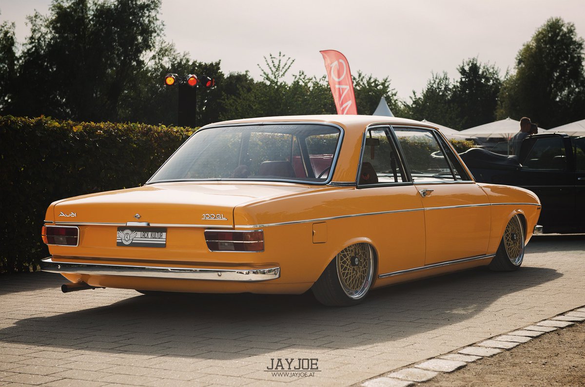Audi 100 stance