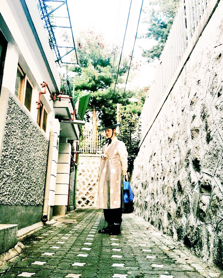 UNIQ_5's tweet photo. [#니꾸PD] 꽃도령이 되어 나타난 #승연 
#사진제공_조승연 #도령마음씨가하늘과같고 #넘나멋진것  #인사동도련님 https://t.co/WZvncKTI8A