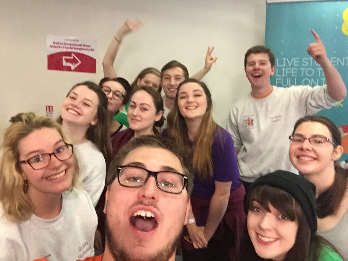 Geege_10's tweet photo. @cardiffstudents #welcomecrew2016 just listened in to @cuacappella come find them around the SU https://t.co/U7xrVdq1yK