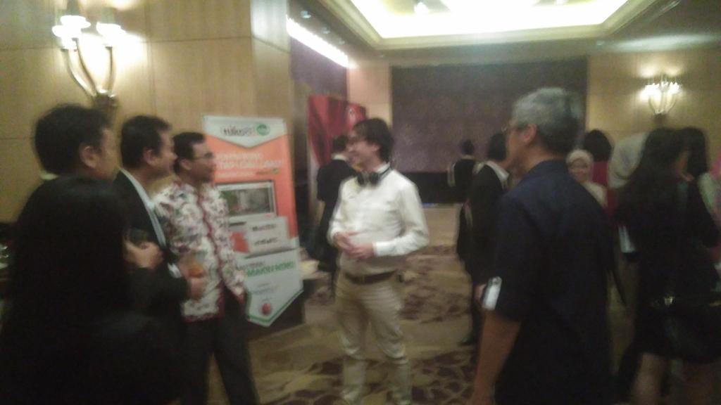 Marketing_co_id's tweet photo. Hadi Wenas, Wahyu Setiobudi dll sedang berbincang menunggu acara dimulai. #MarketingAward https://t.co/SuH37bXYQI