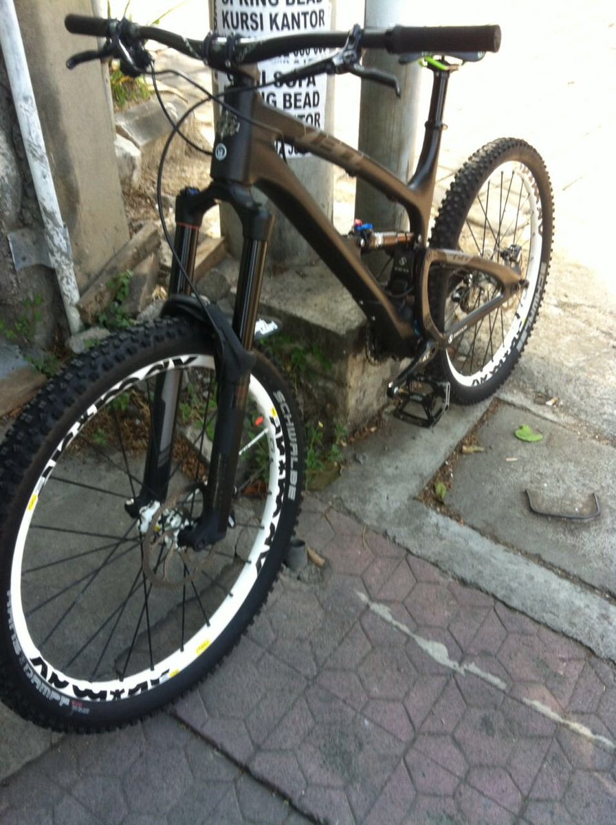 BU nih jual aja Fullbike Yeti SB66c <a href="/PasarSepeda/">odie JPG / yOCHI</a> WA / SMS 089611238325