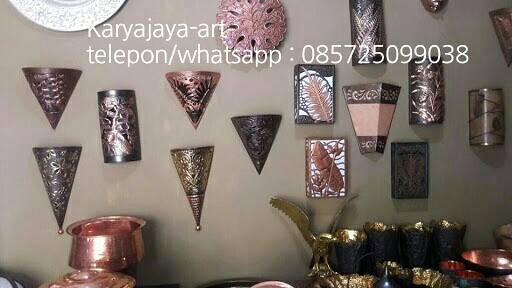 Kuningantembaga's tweet photo. #handicraft #craft #art #copperandbrass #furnitureinterior #design #designliving #teakwooden #artcraft #export https://t.co/WU4St0twYp