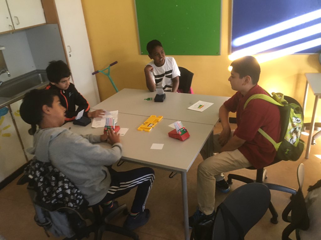 Dansk Skolebridge tweet media