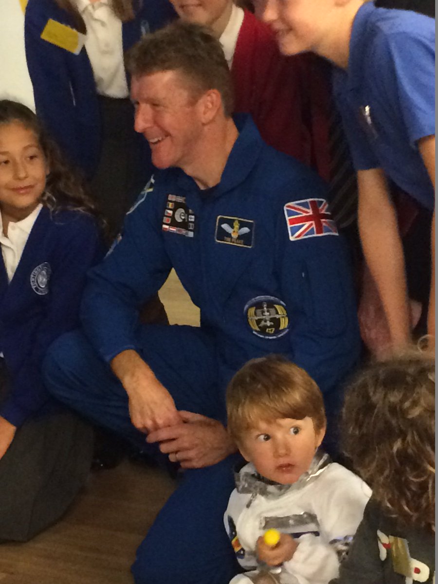 astro_timpeake tweet picture
