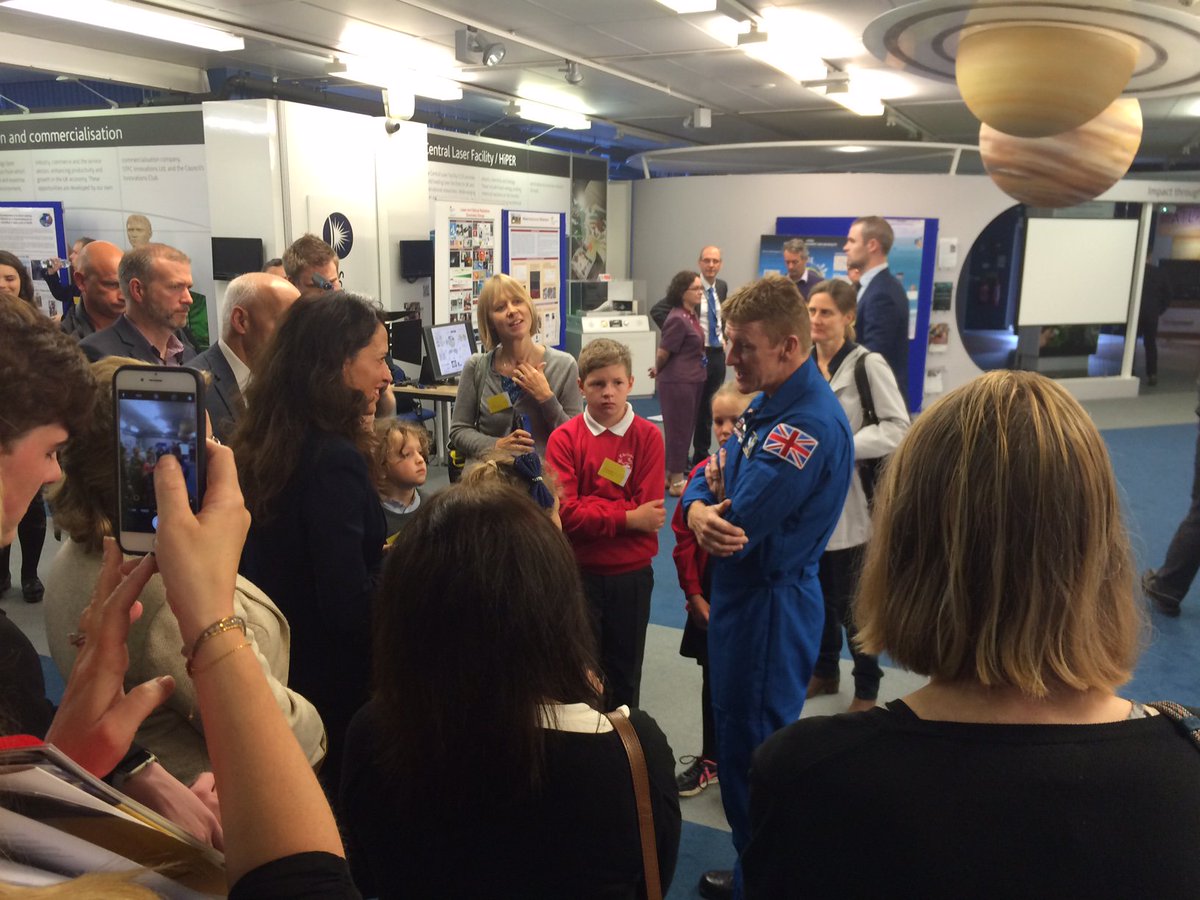 astro_timpeake tweet picture