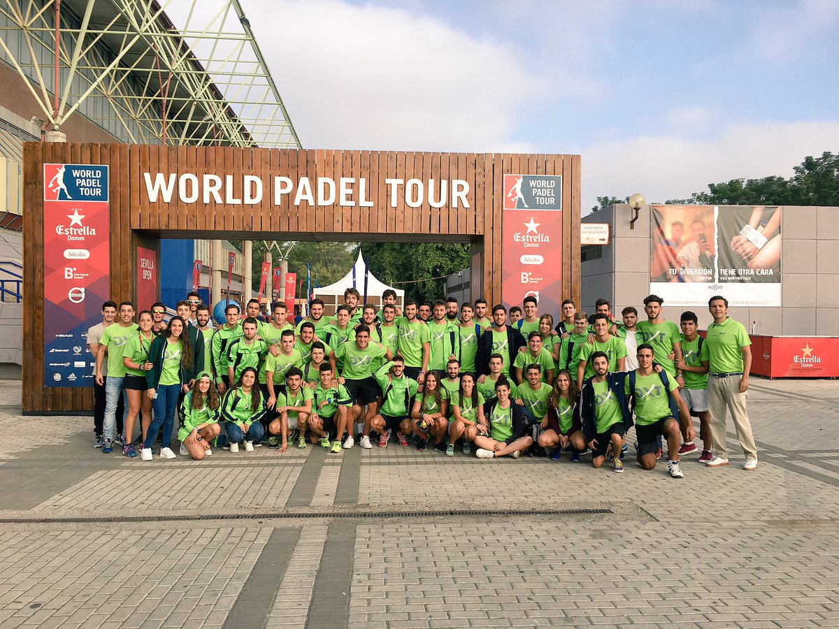 AnitaFdezdeosso's tweet photo. Gracias a @WorldPadelTour y a @EventosZircon por invitar a mis alumnos del TAFAD @DXTformacion a ver el mejor padel del mundo un año más!!🎾🎾 https://t.co/Q0dNlUjBXg