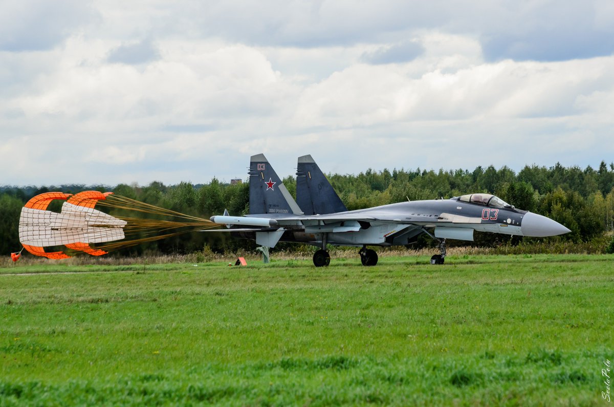 SvetaPoln's tweet photo. Су-35 на форуме "Армия-2016" #армия2016 #Россия #Су35 #army2016 #Кубинка @UAC_Russia @SJet_ @mod_russia https://t.co/YTqTuzlQqo
