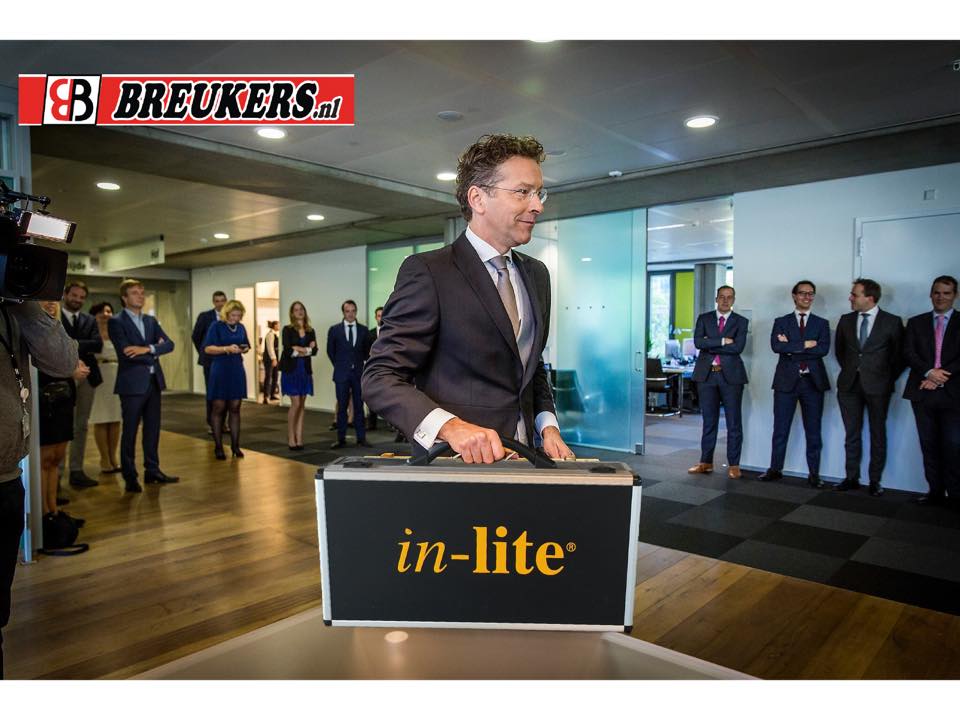 Vandaag is het de 3de woensdag van September...tijd voor een ander koffertje.De donkere dagen komen er aan.Kijk op bit.ly/2dabyAX.