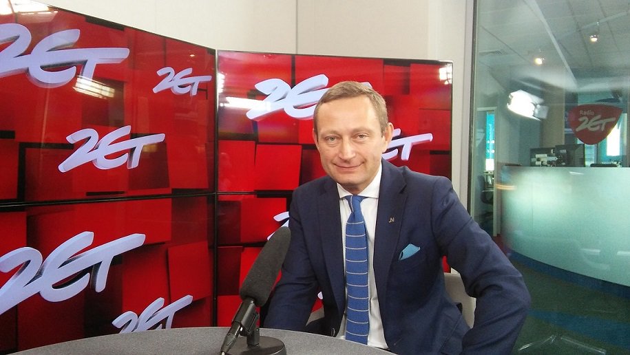 Gosc_RadiaZET's tweet photo. Związki partnerskie powinny być zawierane w USC. Pracujemy nad projektem ustawy - https://t.co/lDLIQFaoF7 https://t.co/1XUudkTPlJ