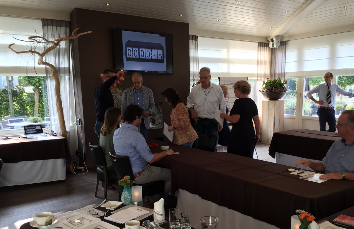 leanverbeeten's tweet photo. Aan de slag! #Lean leiderschapsspel #Directeur Ruud #simulatiegame https://t.co/saQp2IXulE