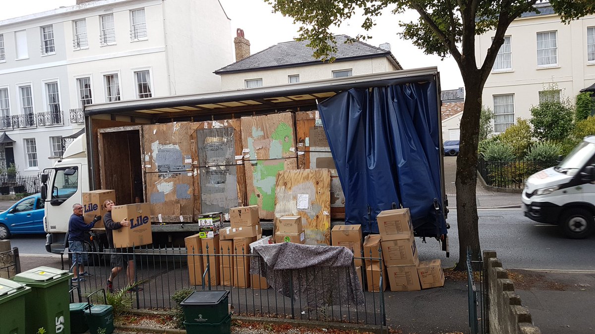 HairNinjaPDX's tweet image. Our stuff is here @SwordIntl !!! #ustouk #portlandtocheltenham #wefinallyhaveourstuff #ilovemyhusband #nowwemustunpack