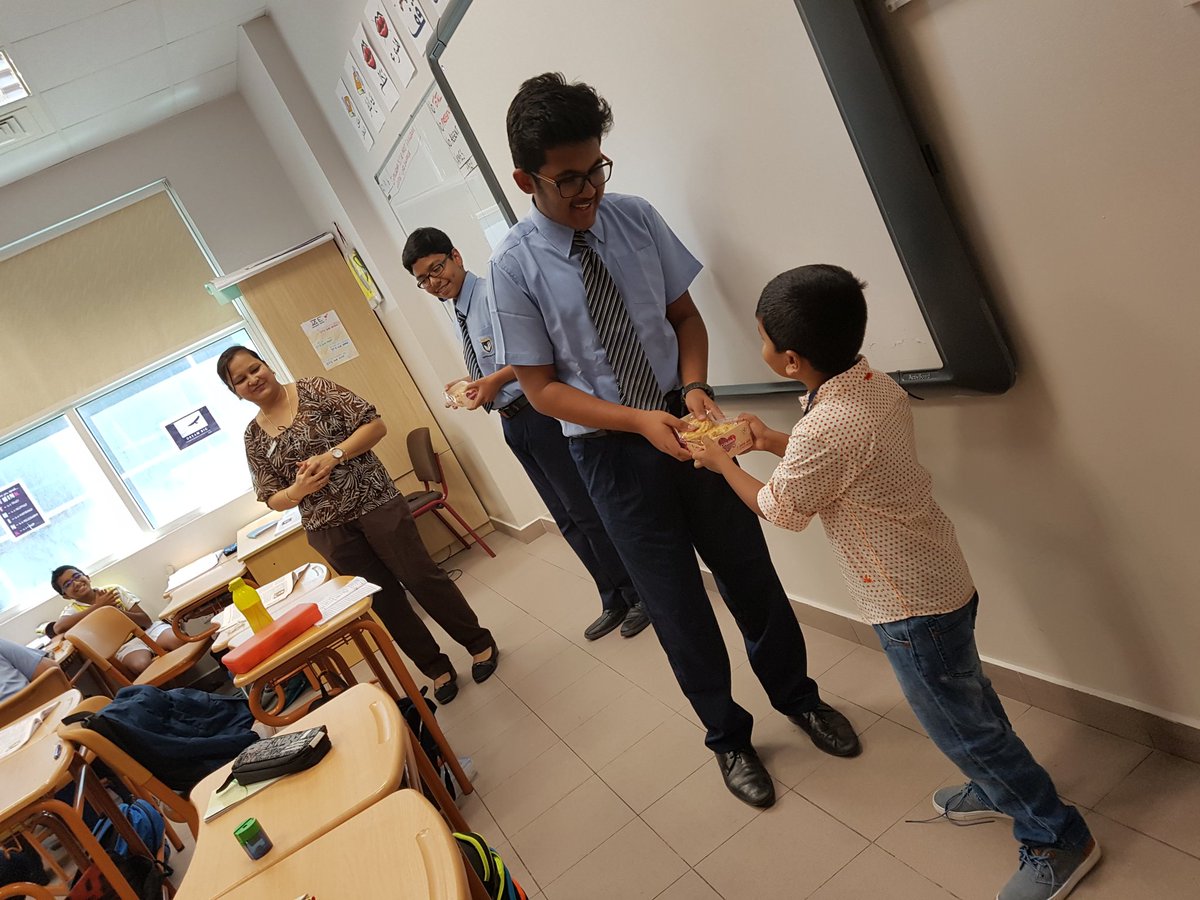 26Dakshamehta's tweet photo. KG babies hand over goodie boxes to the winners of the #DigiDot twitter competition! #DotDay @KNargish @DxbModern https://t.co/7HODYCy1bn