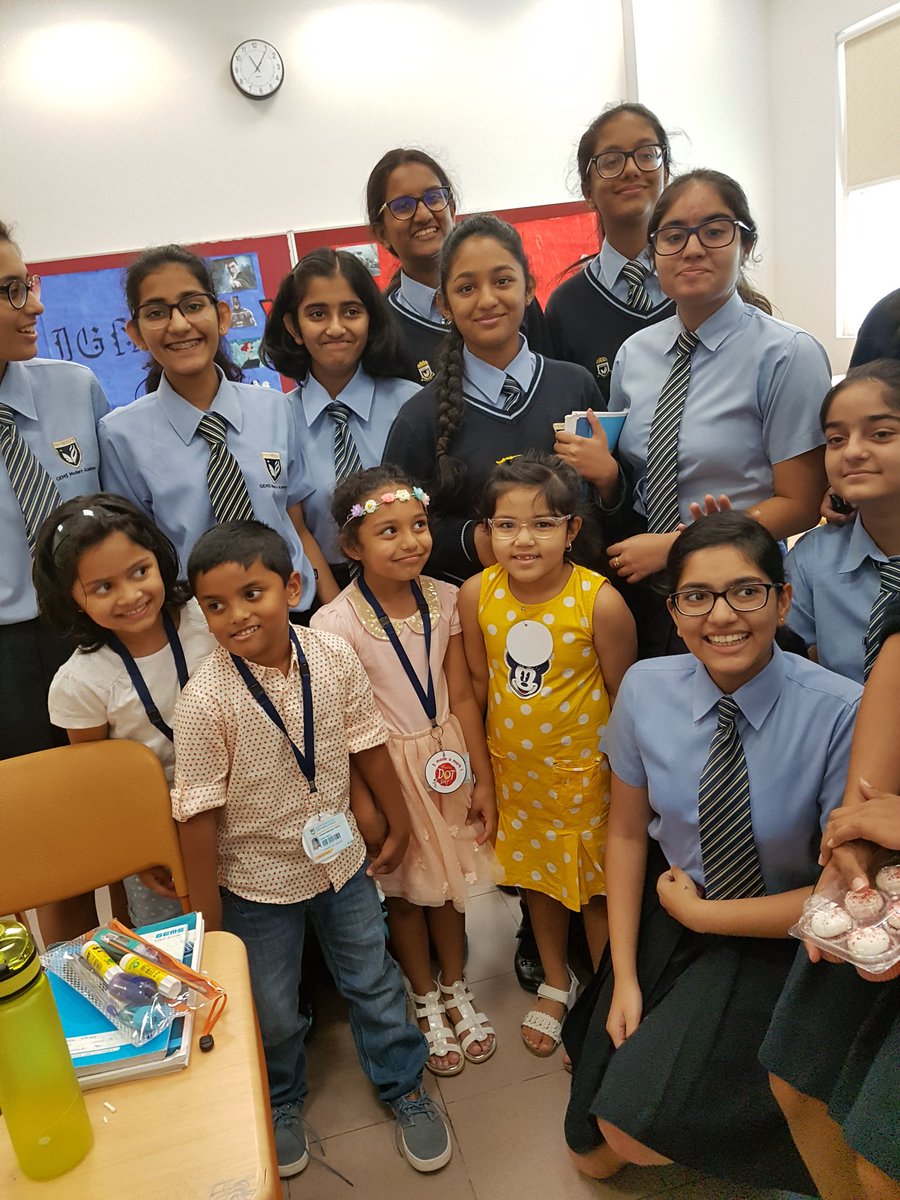 26Dakshamehta's tweet photo. KG babies hand over goodie boxes to the winners of the #DigiDot twitter competition! #DotDay @KNargish @DxbModern https://t.co/7HODYCy1bn