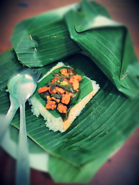 Kalau yg ini Nasi oseng tempe..manis, pedas, dan renyah tempe bikin lidah menari-nari..