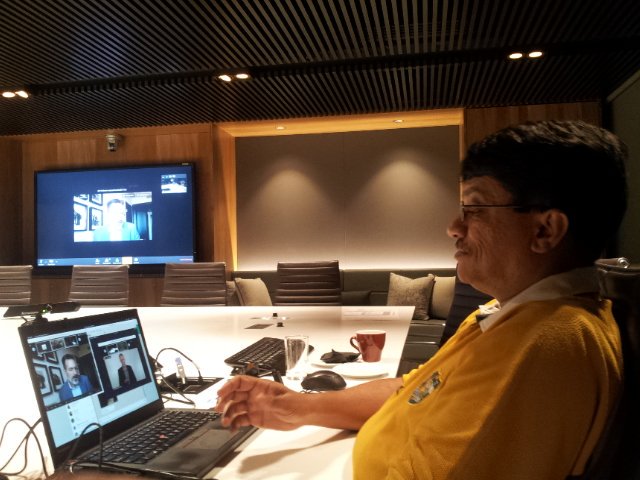 ayeo17's tweet photo. #harishpillay &amp; his 3in1 computer.What a view! #icomm16 #ISOCapac https://t.co/LEeOZZSHpt