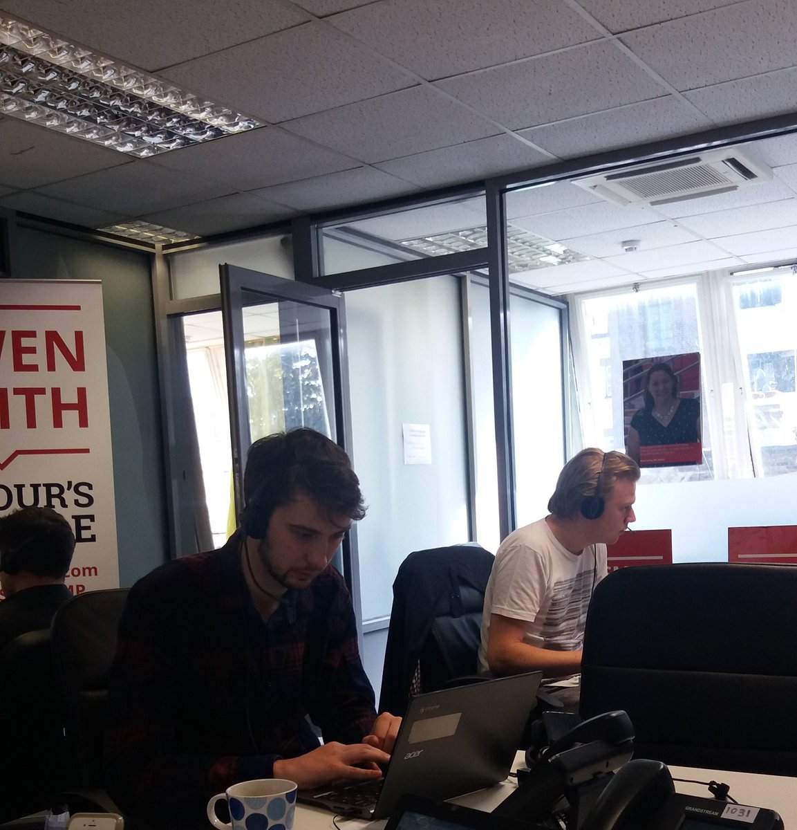 YouthForSmith's tweet photo. Making calls until midday! It's so close so every vote counts! 💪☎📞 https://t.co/4PDGE7QPD1