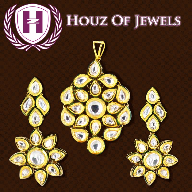 houzofjewels's tweet photo. #OrganicallyFashionable #Earthyhues #TraditionalGlamourpiece #GlamBling #EthnicBling #FashionPassion #houzofjewels https://t.co/K41Hc3iLzR