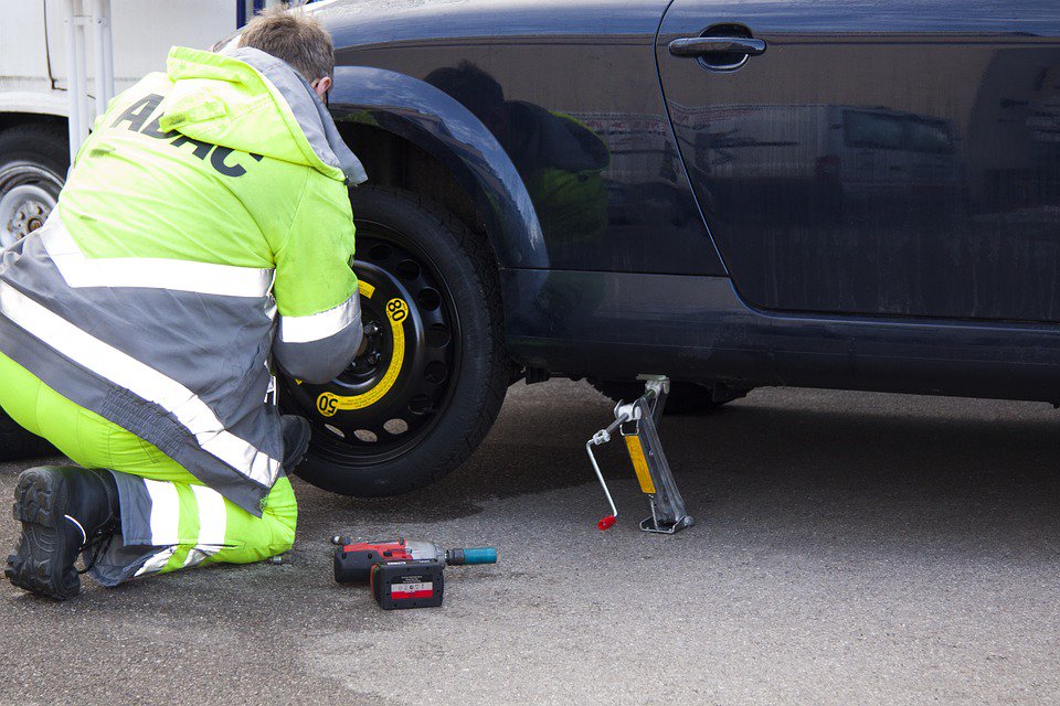 SakuraUK's tweet photo. Long wait until help arrives or......a quick getaway with SLIME!
https://t.co/7KvkvO0vIi
#tyre #breakdown #puncture #wheel #recovery #help https://t.co/3GFitmd3K0