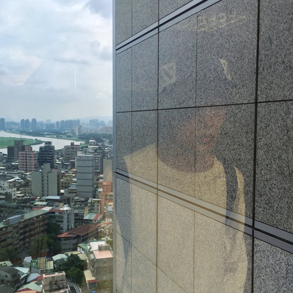 ioHansC's tweet photo. Up in the sky, both work and mind.
#TaipeiCity #Production #Work #Music #Recording #DoItForHans https://t.co/ftRGzMyJZ0