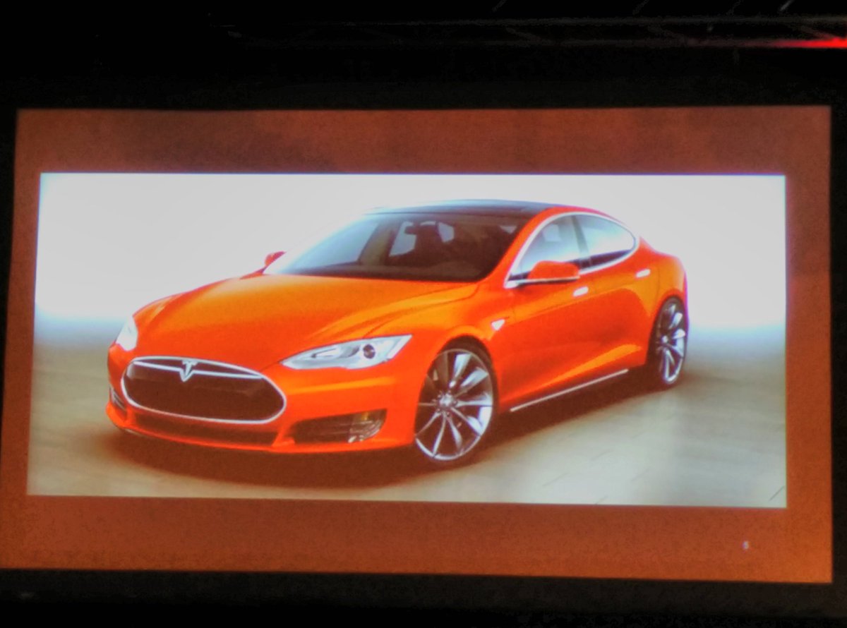 hubigdata's tweet photo. Is Tesla a car or a computer? #bdm #bde https://t.co/bwYYWzbIda