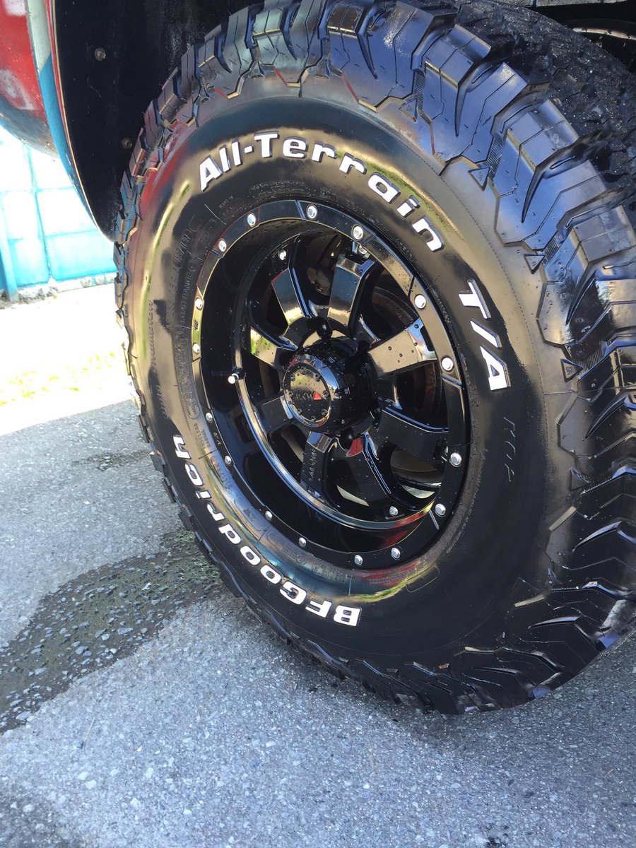 SURF_TeamTOHOKU's tweet photo. #車を紹介してリツイートをしてもらってフォロワーを増やそう

215サーフの前期乗ってますヽ(´▽`)ﾉ

東北組ではサーフに乗ってる！とか乗ってないけど好きー！とか興味ある！とかどんな方でもフォロワー大歓迎です٩(ˊᗜˋ*)و
東北勢を中心にMTとか開く予定なので是非😁 https://t.co/wzWQQ6L5pj