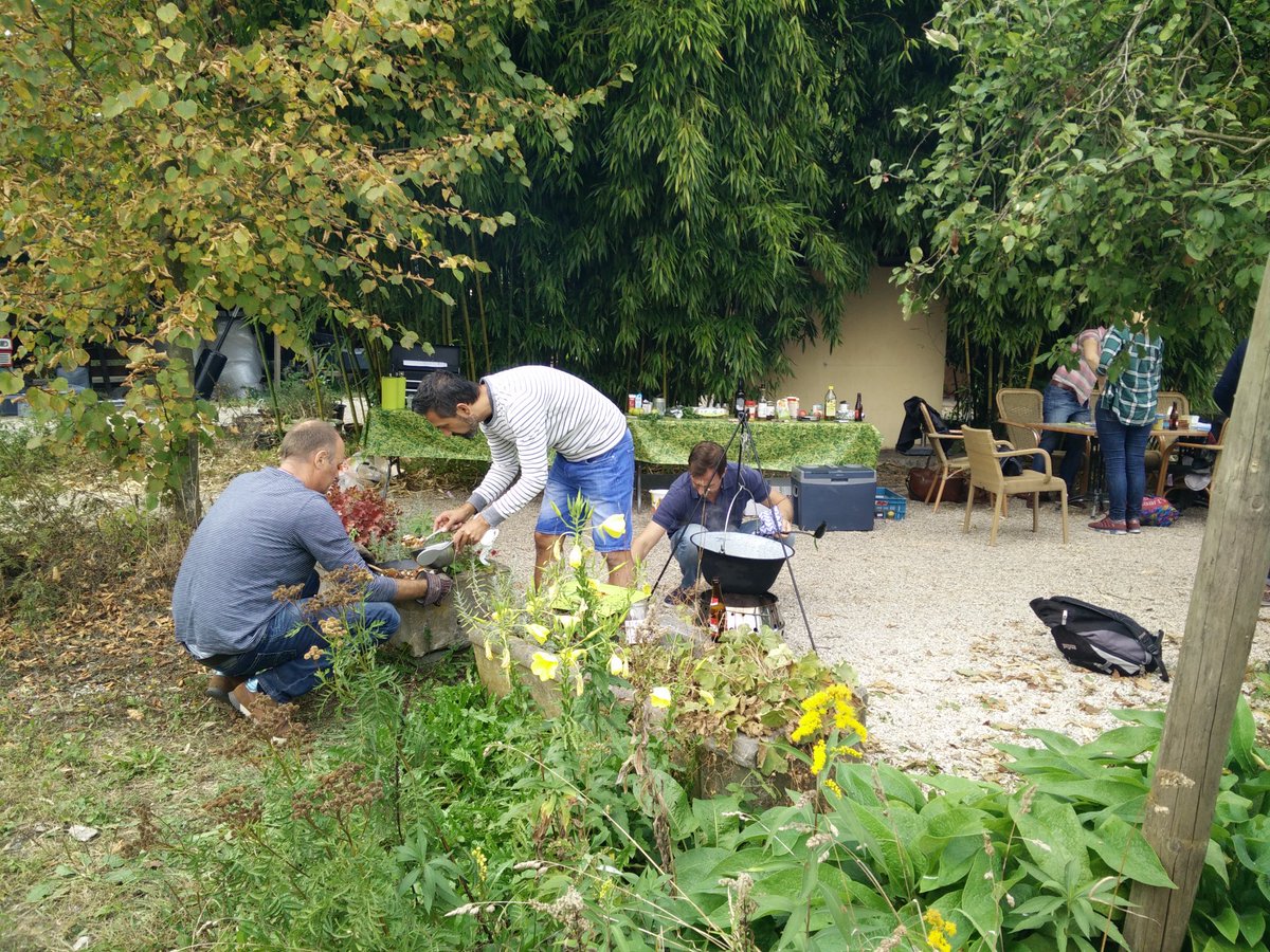indevrijenatuur's tweet photo. Gisteren heerlijk #buiten koken samen met @MinVWS op een fantastische locatie bij de @serresgraveland https://t.co/Z5QVQFjbeU