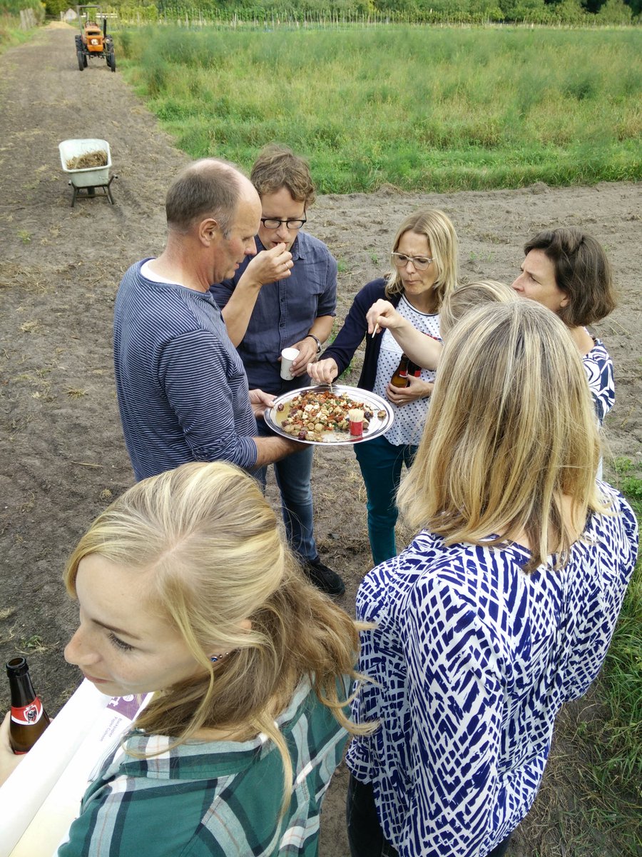 indevrijenatuur's tweet photo. Gisteren heerlijk #buiten koken samen met @MinVWS op een fantastische locatie bij de @serresgraveland https://t.co/Z5QVQFjbeU