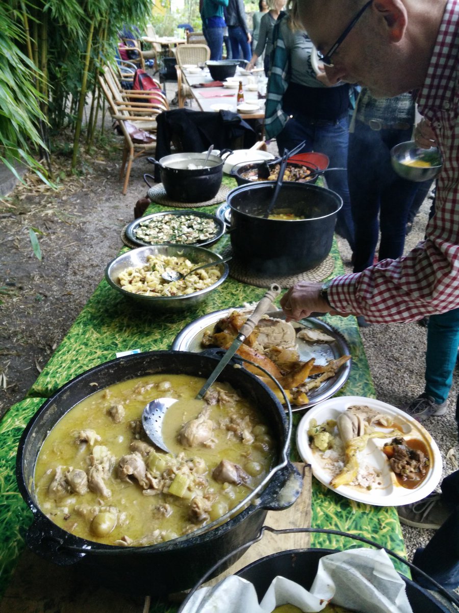 indevrijenatuur's tweet photo. Gisteren heerlijk #buiten koken samen met @MinVWS op een fantastische locatie bij de @serresgraveland https://t.co/Z5QVQFjbeU