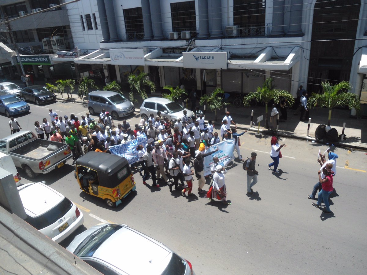infoaid_Org's tweet photo. #internationaldayofpeace as it happens in Nkrumah road  Mombasa @bonifacemwangi @WanjikuRevolt @citizentvkenya @HURIA_KENYA #PeaceDay2016 https://t.co/BsKPjcQaPG