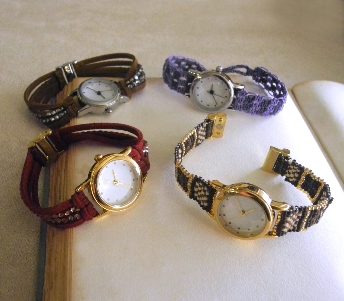 パーツクラブ アレンジ自在 手作り腕時計 新商品の時計パーツ は 両側にバーのあるデザインが紐やビーズなどを取り付けるのに最適 ブレスレットのように気軽に着けられるオリジナルの腕時計を作ってみませんか マグネット式金具を使えば取り外しも