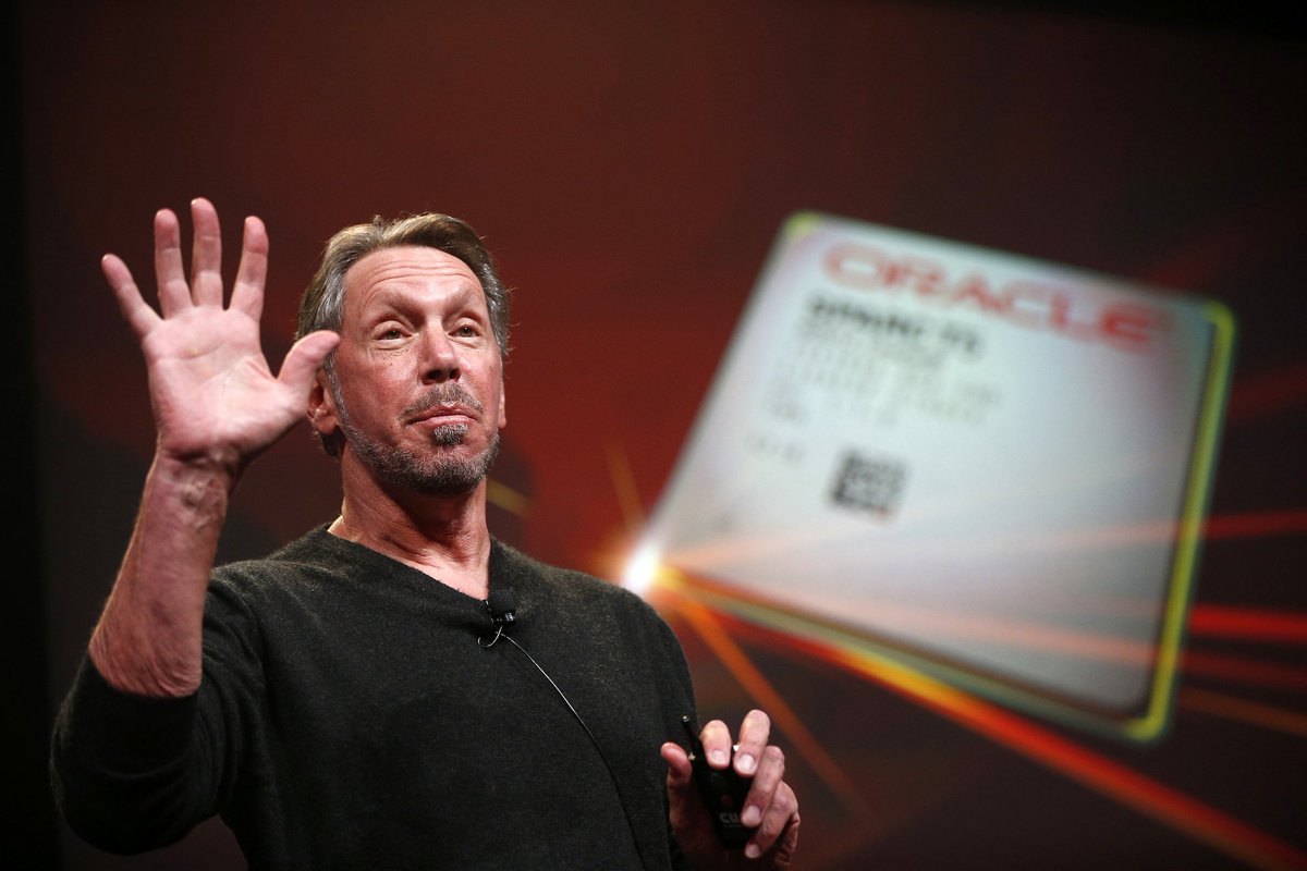 AmazonOnlineBiz's tweet image. Larry Ellison says Oracle&apos;s new cloud will crush Amazon, but others are skeptical read.bi/2cNSX8D via @bi_enterprise