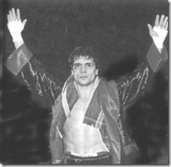 FPIBoxe's tweet photo. #FPIAccaddeOggi 21-09-1983 #Caserta #Raininger Campione Europeo SuperPiuma vs #Castanon #Iocimettolafaccia https://t.co/5QcfQbu4om