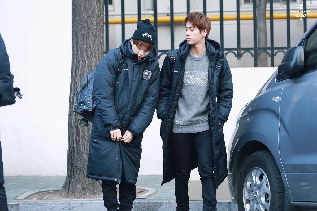 존잘님들 이걸로 명절에 시댁 내려온 #진슙 썰 풀어주세요
결혼하고 처음 맞는 명절이라 아침부터 준비해서 가는데 막상 대문 앞에 서니 너무 부끄러워서 망설이는 뉸기랑 그런 뉸기가 귀엽기만한 슥찌