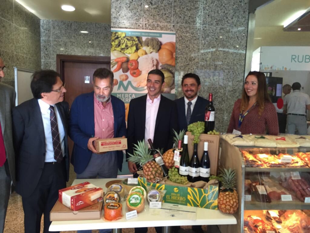 narvayelhierro's tweet image. Presentación de #CulinariaTfe2016 con @jmoralesaguasTF defendiendo producto local Canario a través de  la gastronomía en sector turístico