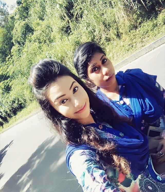 Tahsina_Hamid's tweet photo. " #gudtym 😎 💋 #gudday 💚 😍 #favppl 💙 💜 ! ! " https://t.co/aNW9jOjSrS