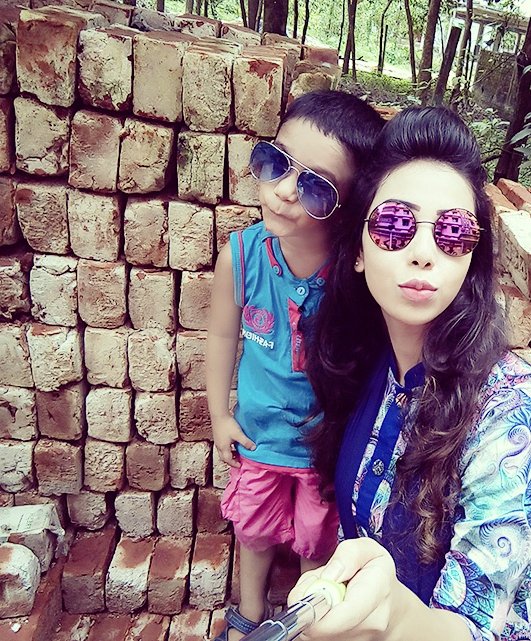 Tahsina_Hamid's tweet photo. " #gudtym 😎 💋 #gudday 💚 😍 #favppl 💙 💜 ! ! " https://t.co/aNW9jOjSrS