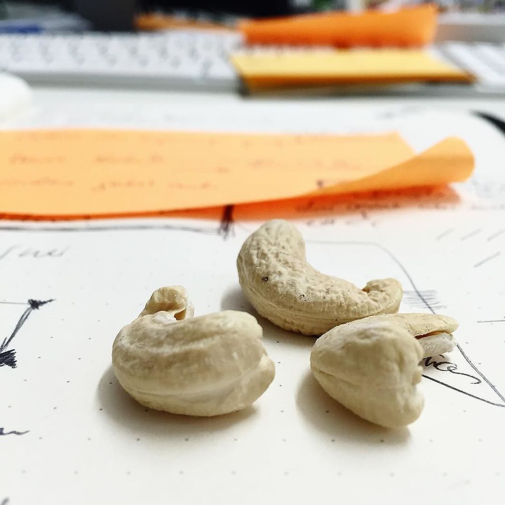 eparoUX's tweet photo. Never without #brainfood 💪🏾 #eparo #ux #hamburg #cashew https://t.co/LyCN30HeQl https://t.co/P84GHLqDJ4