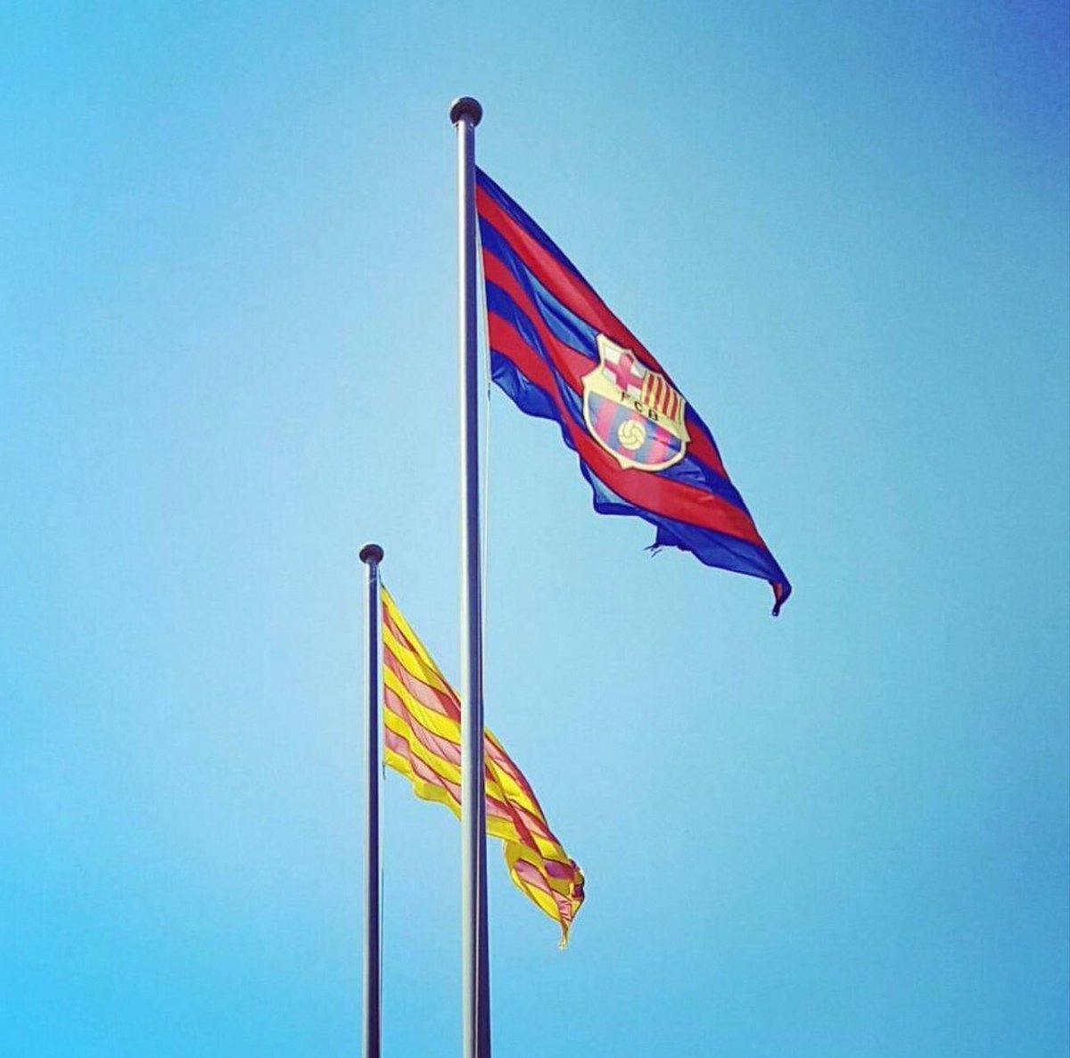 if57_h's tweet photo. رأيت فيك كل ما أحب ، كل ما أحتاج ، وكل ما أريد  فـ هكذا أحببك ...💙❤️ https://t.co/ZDMFsg3A9R