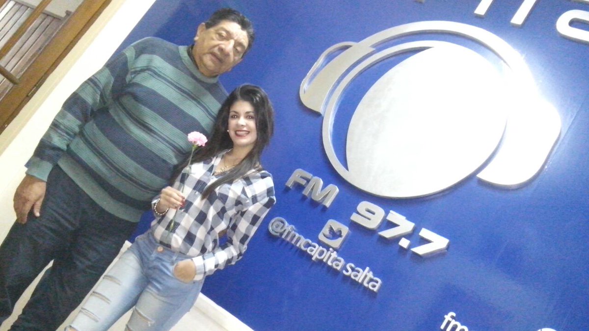 negrohoyos's tweet photo. Show d Noticias x Capital 97.7  c/ Agus Fuente. Feliz Primavera! https://t.co/33qAbSOqM4