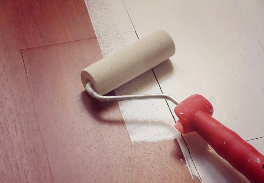 #Bricolaje: Cómo pintar un suelo de madera. goo.gl/Hl2Bor